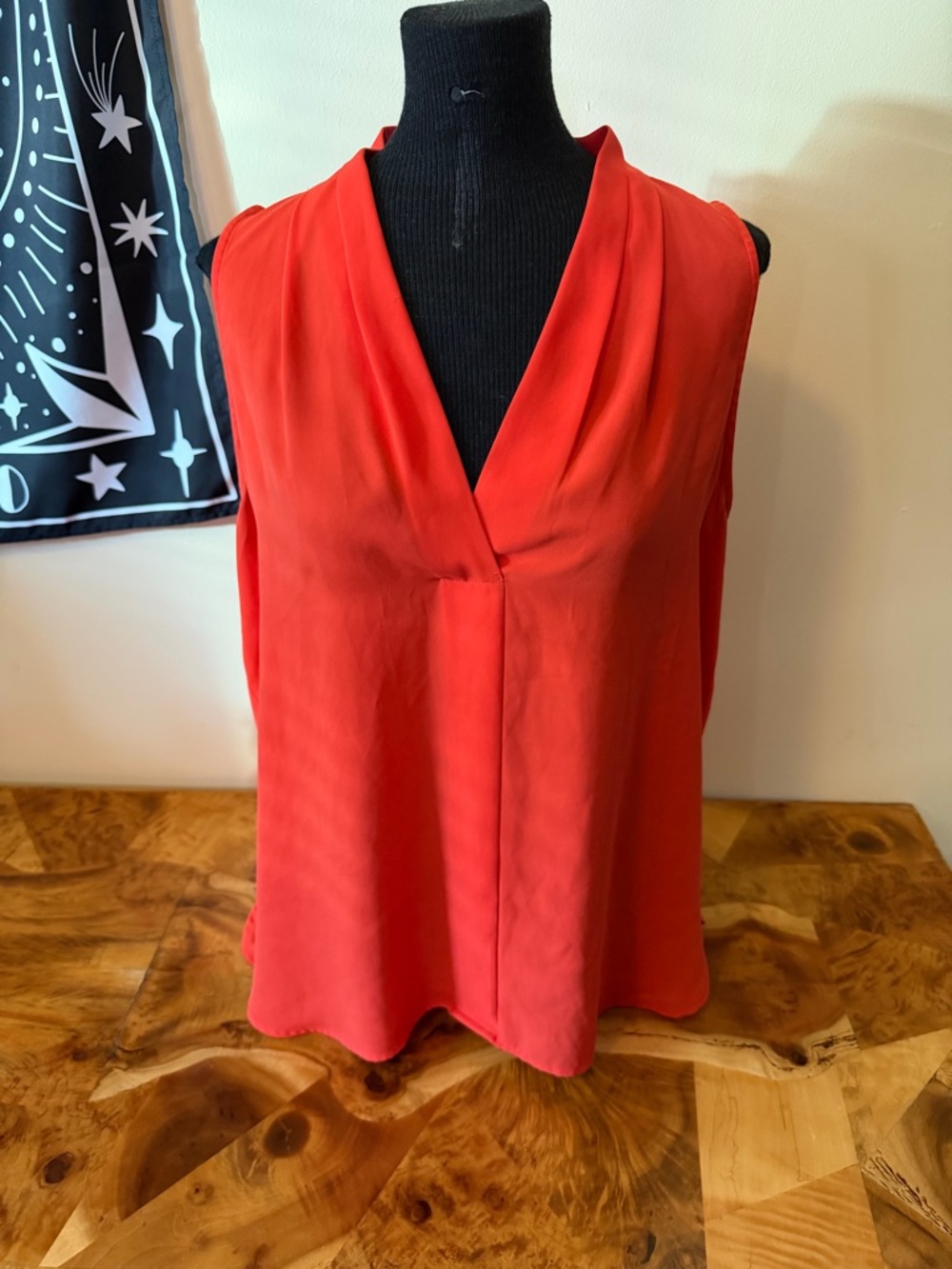 Vince Camuto L Orange Sleeveless V-Neck Blouse Career Pullover